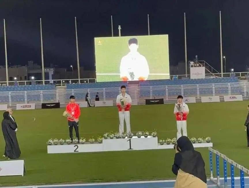 包含亚洲代表队突破自我，斩获丰硕成果的词条