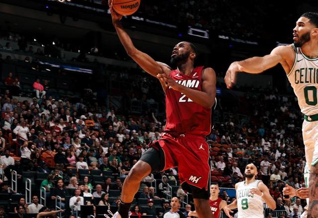 包含维金斯最后时刻破门，森林狼击败热火的词条