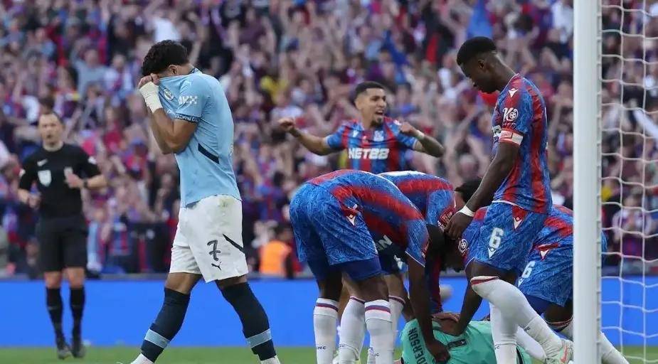 曼城中场控制力强劲，帮助球队保持领先