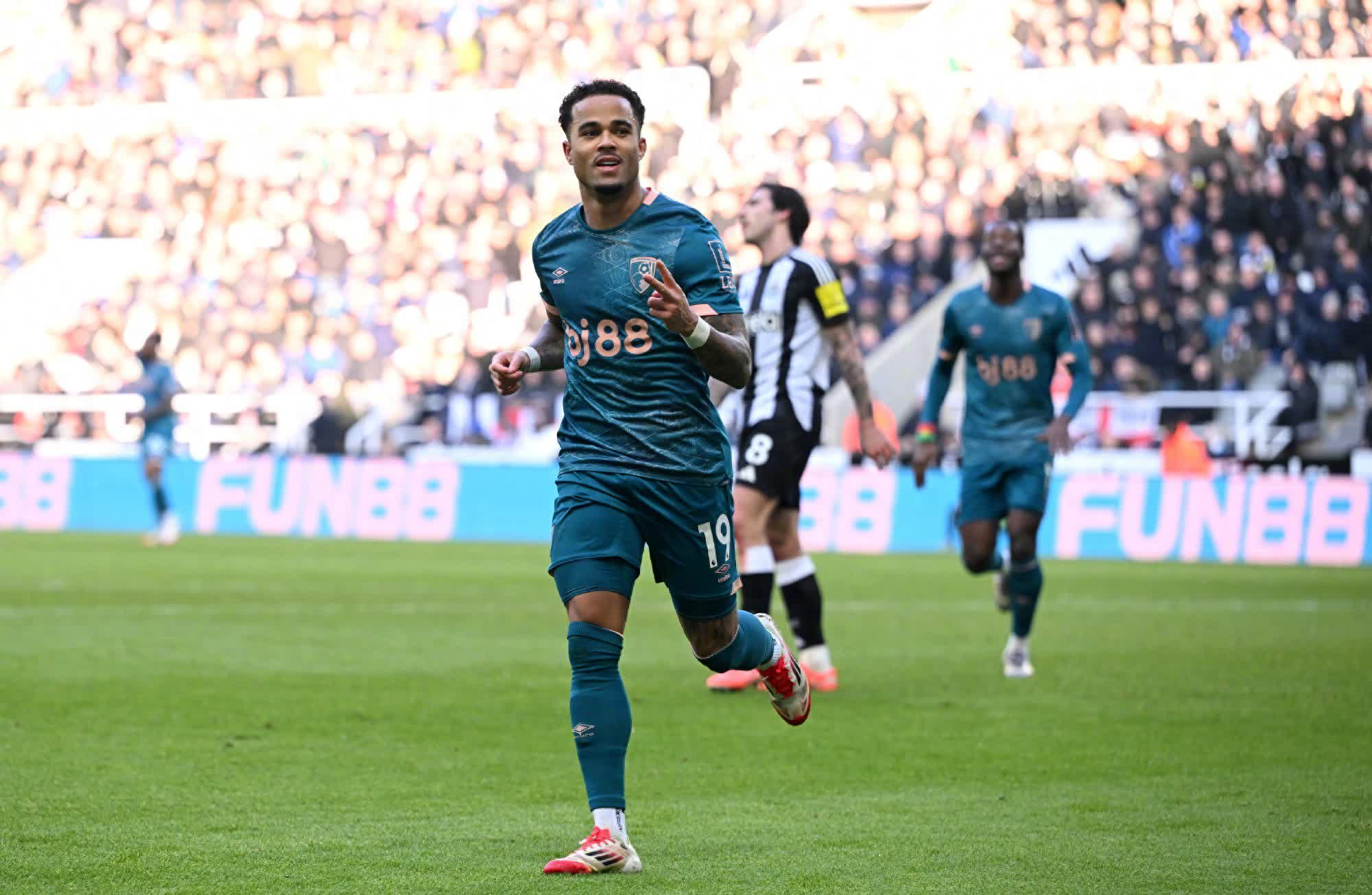 谢菲联主场失利，伯恩茅斯逆袭登顶的简单介绍