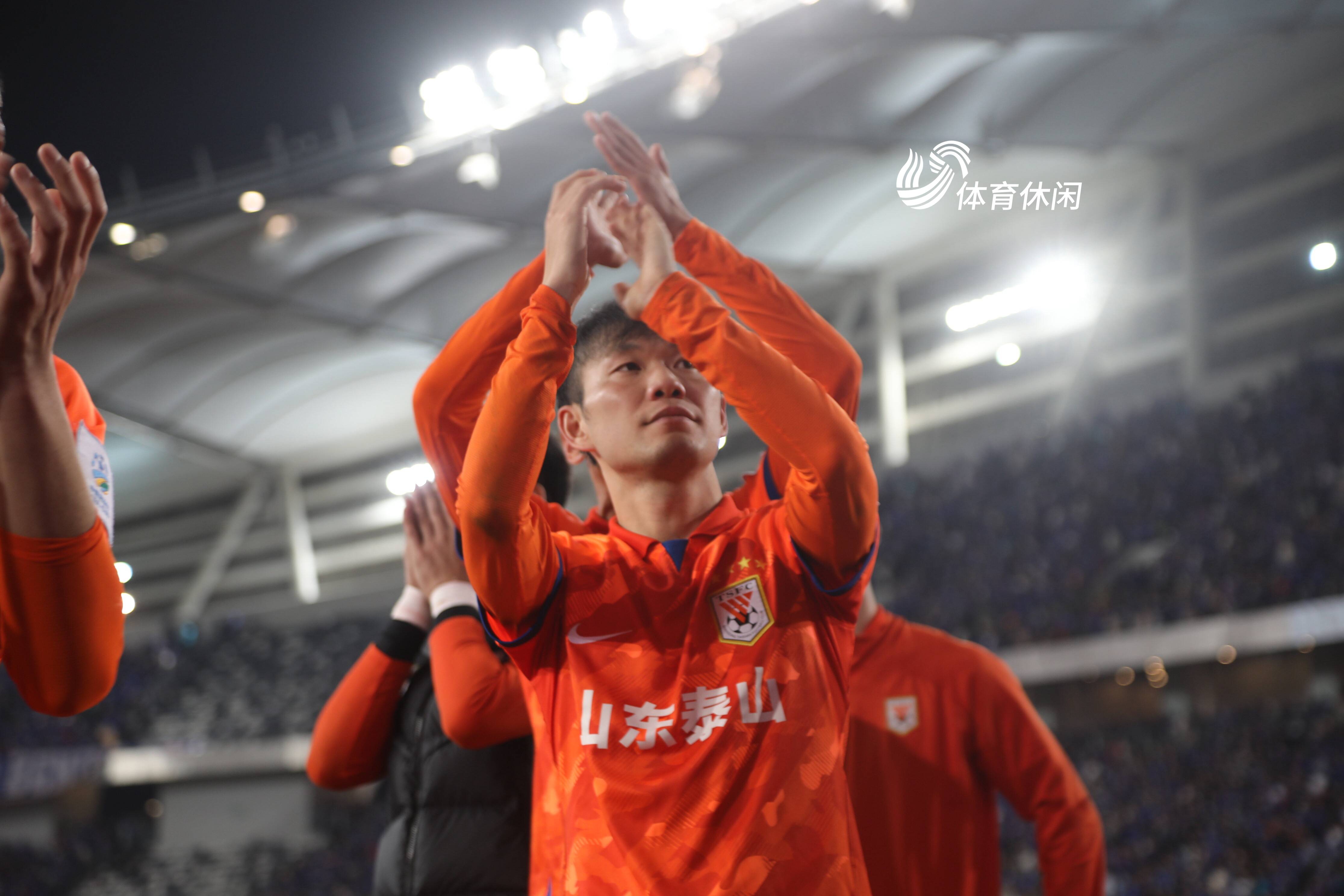 包含山东鲁能客场告负，排名继续下滑的词条