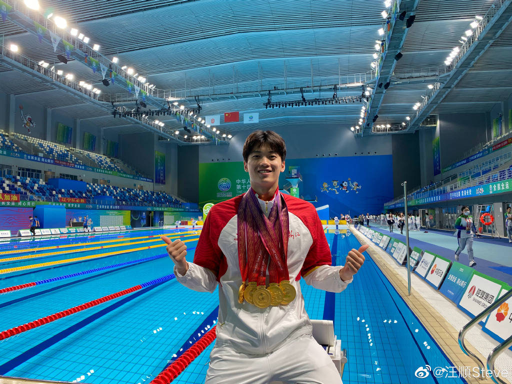 游泳冠军速度飙升，实力谱写的简单介绍