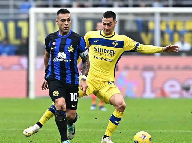 帕尔马防线失误频出,吞下连败 帕尔马防线失误频出,吞下连败