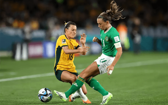 加拿大女足球员在比赛中的技术进步