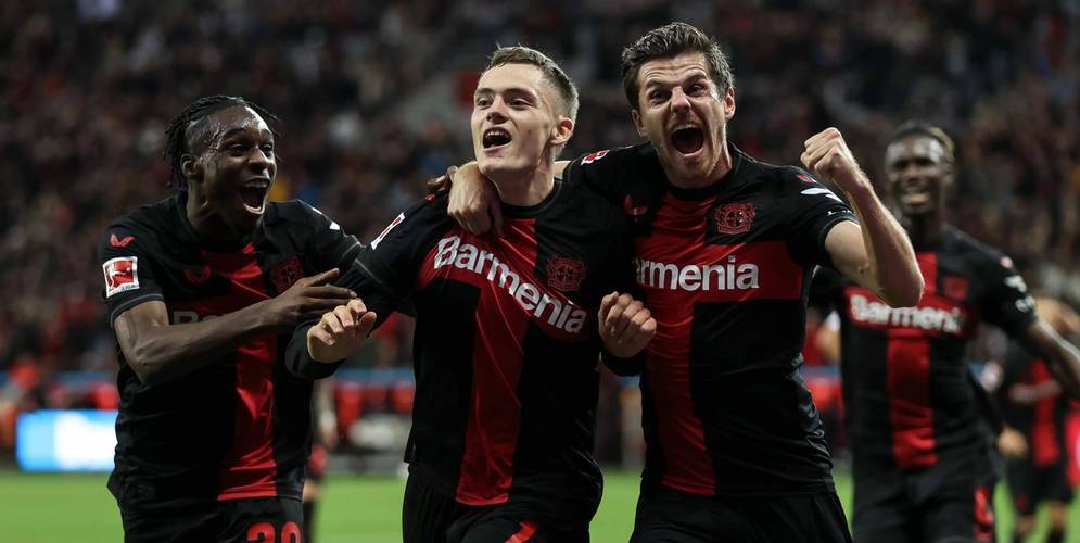 包含比勒费尔德队员努力奋斗，成功战胜对手的词条