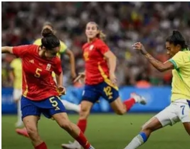 伊朗队在欧洲杯比赛中勇夺胜利,晋级四强! 伊朗队在欧洲杯比赛中勇夺胜利,晋级四强!