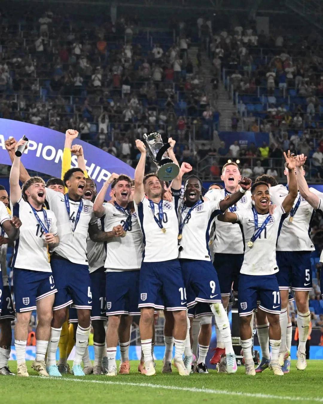 英格兰队精彩比赛，晋级颇具悬念