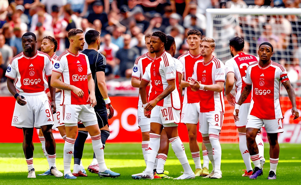 阿贾克斯踢出全场最佳表现，荷甲领跑者独享榜首