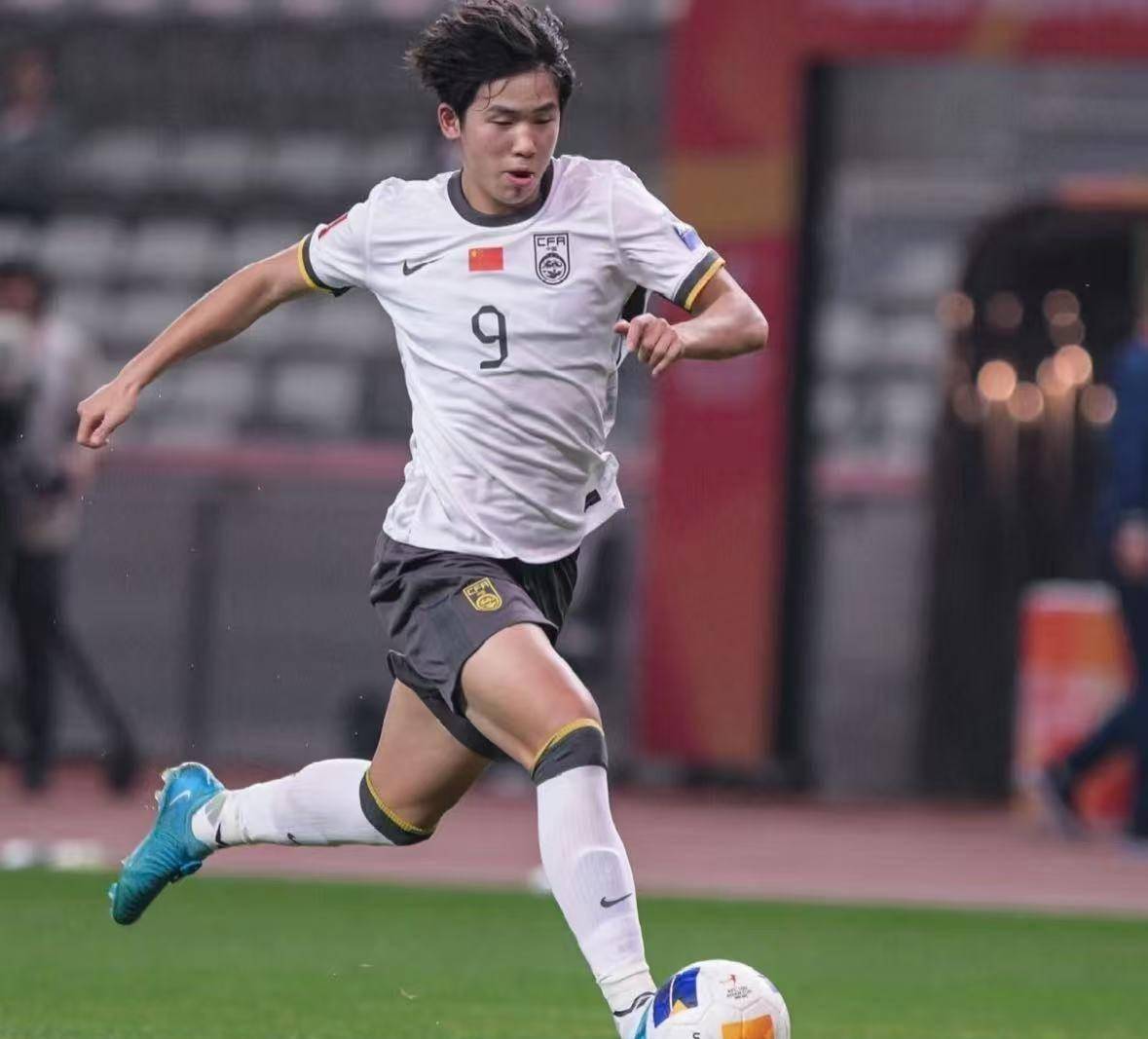 包含中超球员个人实力逐步提高,成为球队不可或缺的一环的词条 包含中超球员个人实力逐步提高,成为球队不可或缺的一环的词条