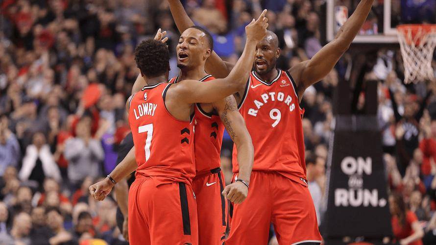 包含猛龙逆袭成功，对决黄蜂赢得关键胜利的词条