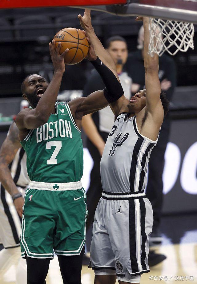 包含凯尔特人绝地反击爵士，瓦兰丘纳斯关键制胜的词条