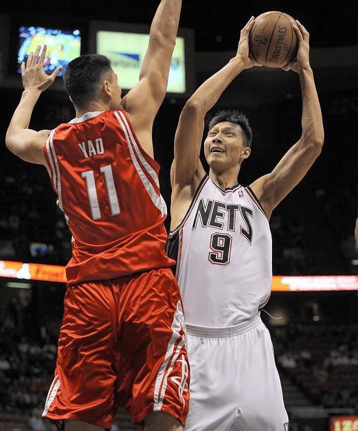 关于火箭力克独行侠，易建联高光表现的信息