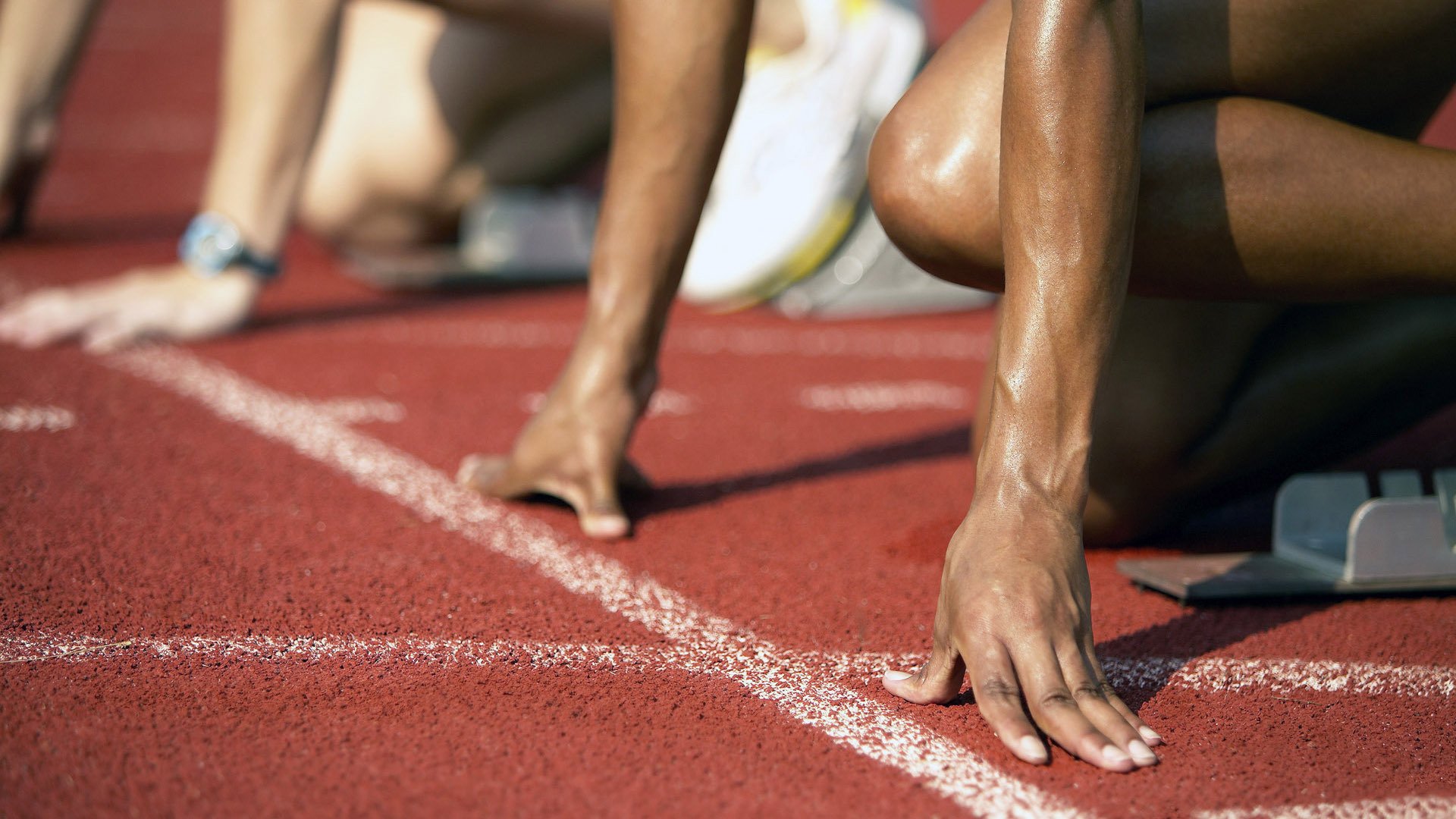 钢铁机器与破碎齿轮，当上海用五种声音合奏，活塞还在寻找丢失的螺丝